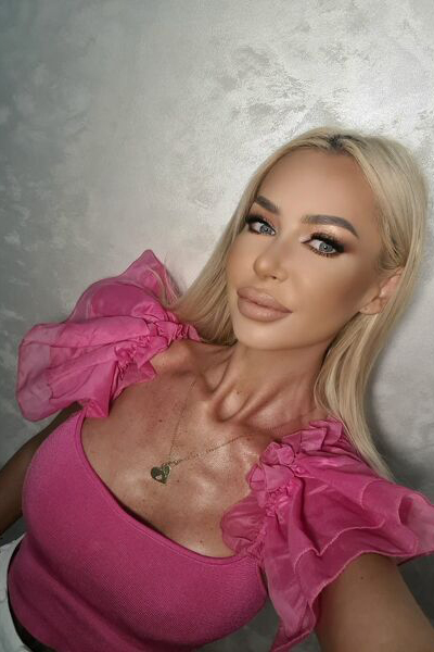 Graceful Radiance: Cuc-Pintea, 40 y.o. from Judetul Satu Mare, Romania — VeronikaLove