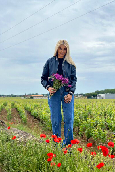 Divine Presence: Olena, 43 y.o. from Paris, France — VeronikaLove