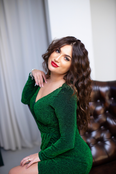 Graceful Presence: Snezhana, 33 y.o. from Lutsk, Ukraine — VeronikaLove