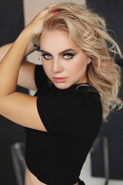 Captivating Elizaveta, 27 y.o. from Zaporizhzhia, Ukraine with Blonde hair — VeronikaLove