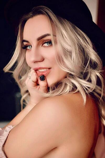 Captivating Elizaveta, 27 y.o. from Zaporizhzhia, Ukraine with Blonde hair — VeronikaLove