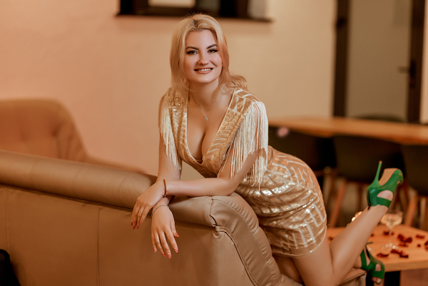 Enchanting Charisma: Alena, 37 y.o. from Rivne, Ukraine — VeronikaLove