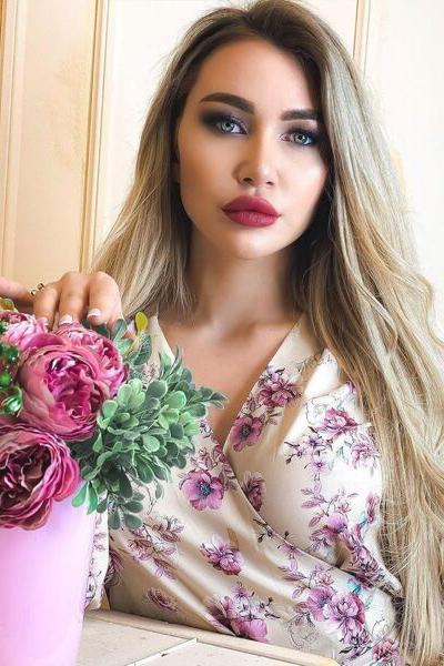 Graceful Presence: Diana, 29 y.o. from Odesa, Ukraine — VeronikaLove