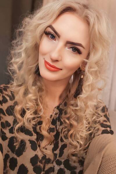 Graceful Presence: Vladislava, 51 y.o. from Kharkiv, Ukraine — VeronikaLove