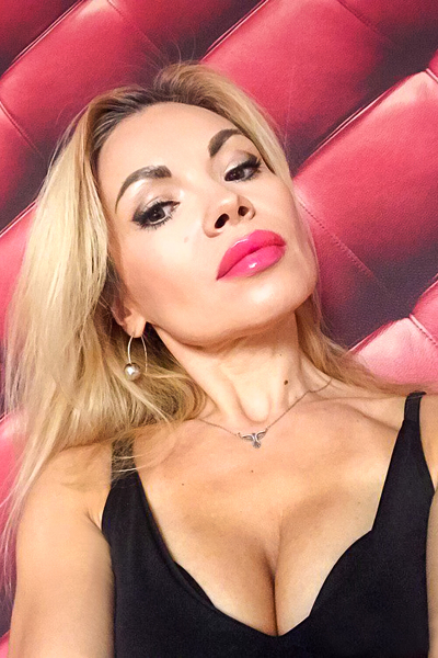 Dazzling Aura: Ella, 50 y.o. from Kryvyi Rih, Ukraine — VeronikaLove