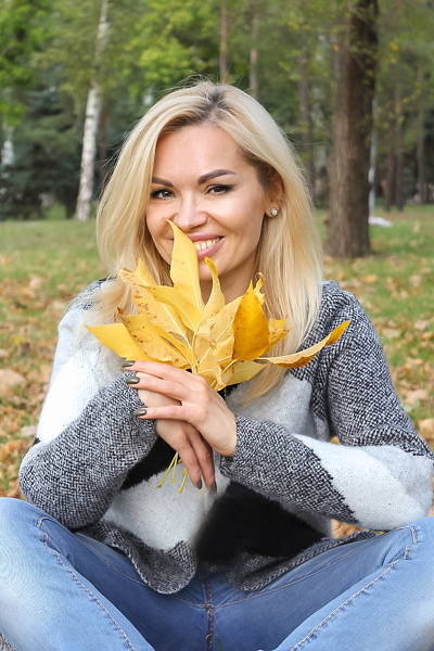 Dazzling Aura: Ella, 50 y.o. from Kryvyi Rih, Ukraine — VeronikaLove