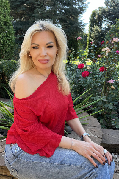 Dazzling Aura: Ella, 50 y.o. from Kryvyi Rih, Ukraine — VeronikaLove