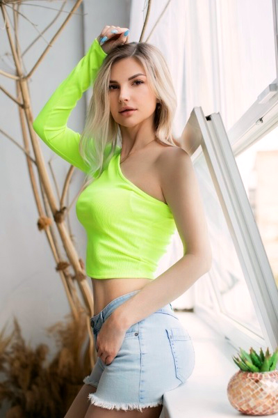 Enigmatic Charm: Svitlana, 42 y.o. from Kyiv, Ukraine — VeronikaLove