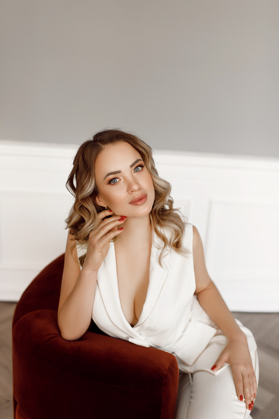 Ethereal Alina, 31 y.o. from Dnipro, Ukraine with Blonde hair — VeronikaLove