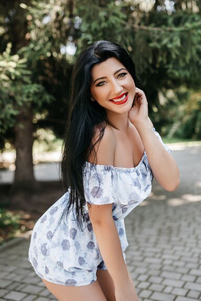 Lovely Tatiana, 41 y.o. from Ivano-Frankivsk, Ukraine with Brown hair — VeronikaLove