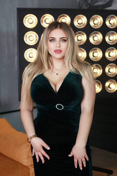 Divine Presence: Diana, 25 y.o. from Kyiv, Ukraine — VeronikaLove