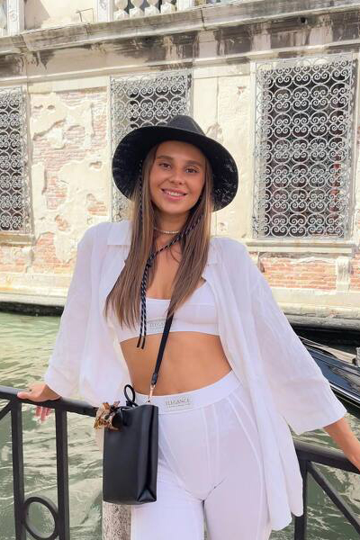 Dynamic Valeriia, 28 y.o. from Florida, United States with Chestnut hair — VeronikaLove