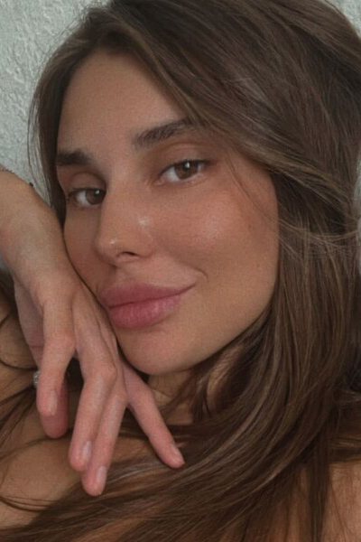 Dynamic Valeriia, 28 y.o. from Florida, United States with Chestnut hair — VeronikaLove