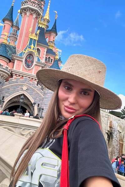 Dynamic Valeriia, 28 y.o. from Florida, United States with Chestnut hair — VeronikaLove