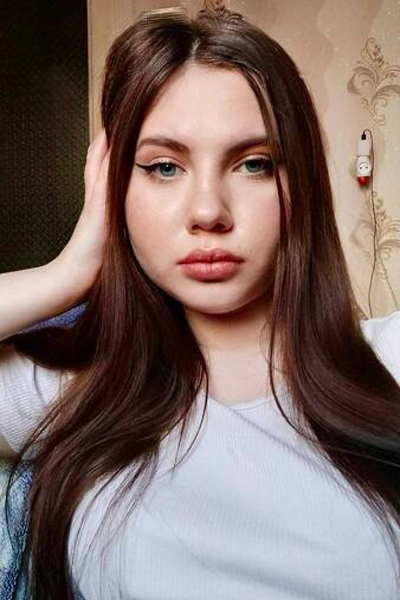 Lovely Alina, 19 y.o. from Kharkiv, Ukraine with Chestnut hair — VeronikaLove