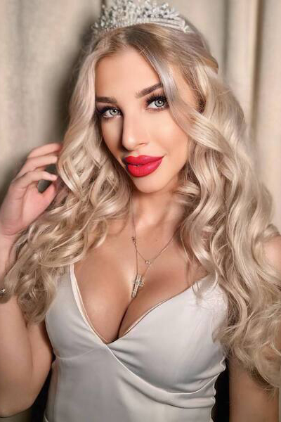 Ethereal Charm: Anjela, 30 y.o. from Odesa, Ukraine — VeronikaLove