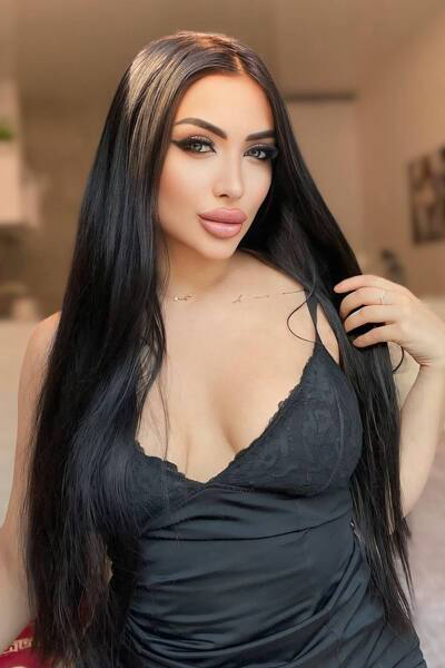 Timeless Elegance: Yuliia, 22 y.o. from Kharkiv, Ukraine — VeronikaLove