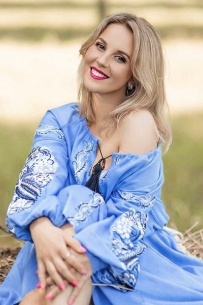 Angelic Grace: Lyudmila, 43 y.o. from Rivne, Ukraine — VeronikaLove