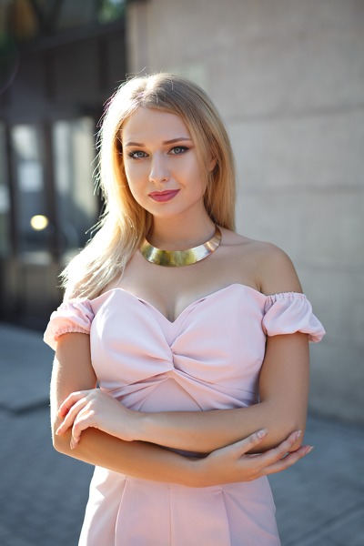 Enchanting Presence: Alena, 25 y.o. from Zaporizhzhia, Ukraine — VeronikaLove