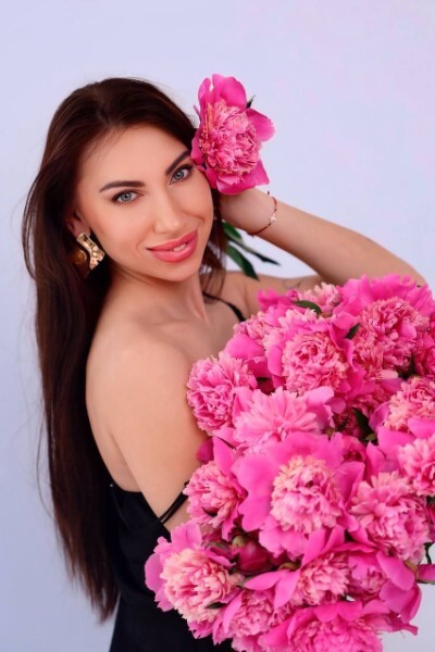 Magnetic Allure: Inna, 33 y.o. from Mykolaiv, Ukraine — VeronikaLove