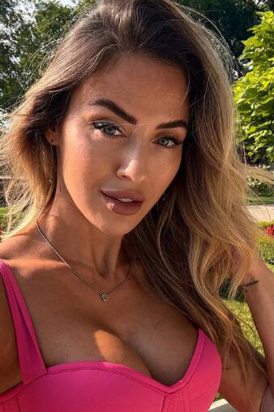 Dazzling Irina, 36 y.o. from Kyiv, Ukraine with Blonde hair — VeronikaLove