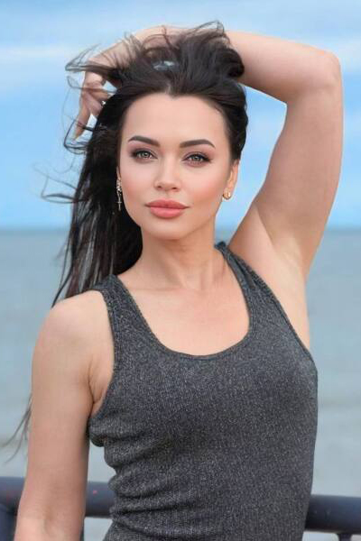 Joyful Yuliia, 43 y.o. from Kyiv, Ukraine with Black hair — VeronikaLove