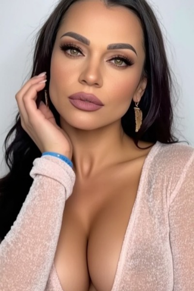 Joyful Yuliia, 43 y.o. from Kyiv, Ukraine with Black hair — VeronikaLove