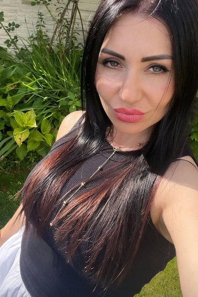 Elegant Zhanna, 41 y.o. from Kyiv, Ukraine with Black hair — VeronikaLove