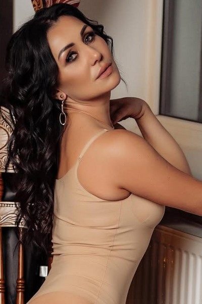 Elegant Zhanna, 40 y.o. from Kyiv, Ukraine with Black hair — VeronikaLove