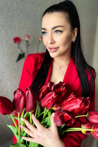 Charming Oksana, 27 y.o. from Kharkiv, Ukraine with Black hair — VeronikaLove