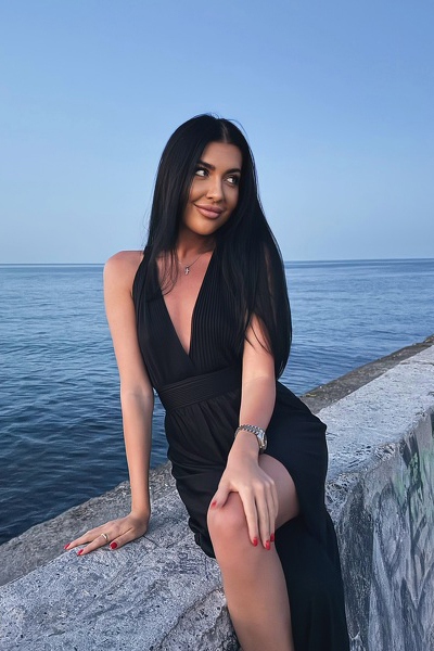 Charming Oksana, 27 y.o. from Kharkiv, Ukraine with Black hair — VeronikaLove