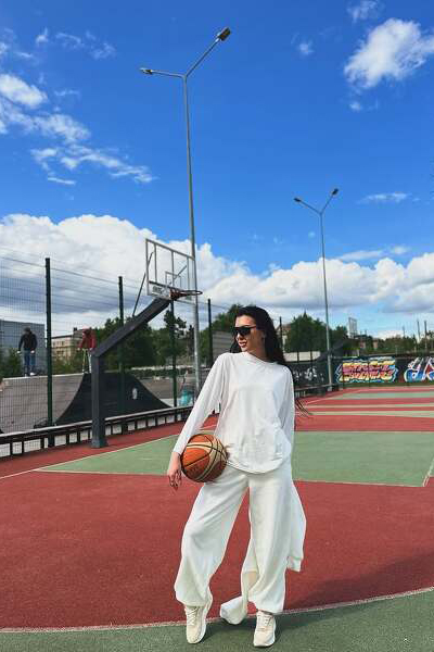 Charming Oksana, 27 y.o. from Kharkiv, Ukraine with Black hair — VeronikaLove