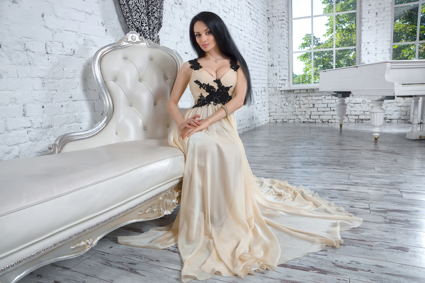 Enchanting Julia, 37 y.o. from Kyiv, Ukraine with Black hair — VeronikaLove