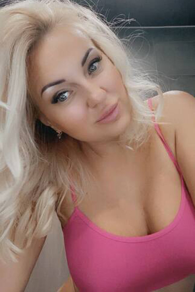 Magnetic Charm: Alona, 45 y.o. from Kyiv, Ukraine — VeronikaLove