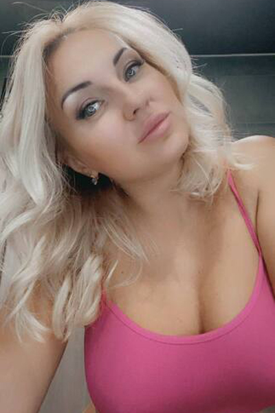 Magnetic Charm: Alona, 45 y.o. from Kyiv, Ukraine — VeronikaLove