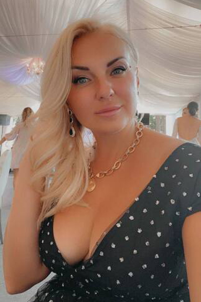 Magnetic Charm: Alona, 45 y.o. from Kyiv, Ukraine — VeronikaLove