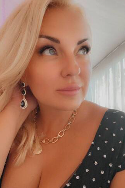 Magnetic Charm: Alona, 45 y.o. from Kyiv, Ukraine — VeronikaLove