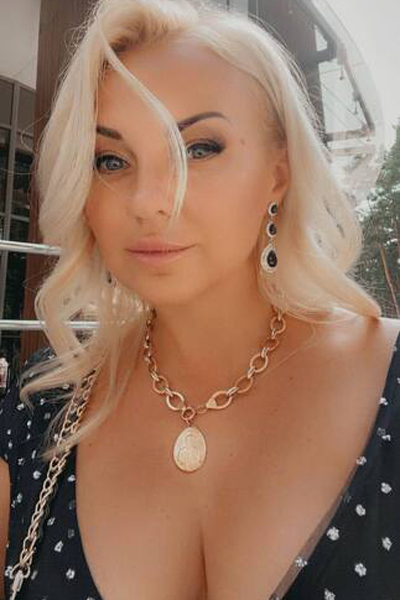 Magnetic Charm: Alona, 45 y.o. from Kyiv, Ukraine — VeronikaLove