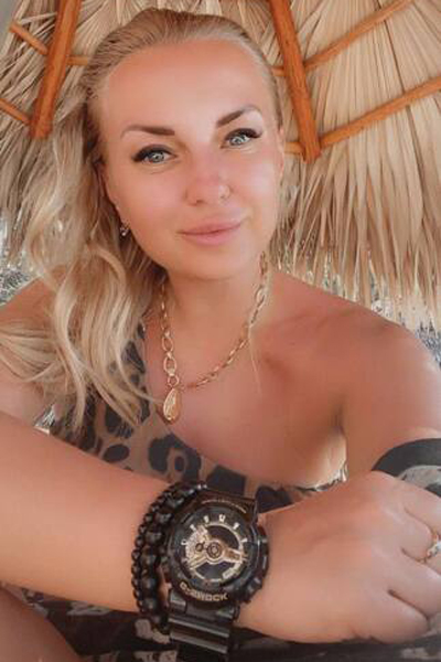 Magnetic Charm: Alona, 45 y.o. from Kyiv, Ukraine — VeronikaLove