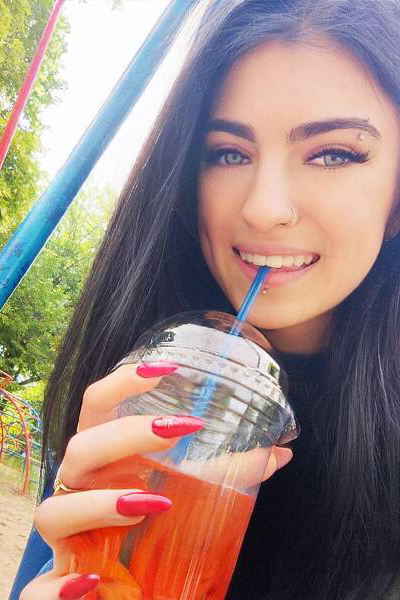Whimsical Wonder: Anna, 21 y.o. from Lviv, Ukraine — VeronikaLove