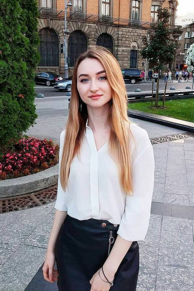 Dazzling Nadiia, 24 y.o. from Kryvyi Rih, Ukraine with Light-brown hair — VeronikaLove