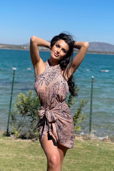 Alluring Presence: Alina, 26 y.o. from London, United Kingdom — VeronikaLove