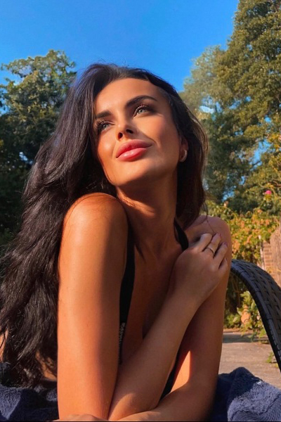 Alluring Presence: Alina, 26 y.o. from London, United Kingdom — VeronikaLove