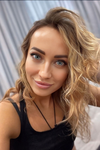 Glamorous Presence: Viktoria, 38 y.o. from Kyiv, Ukraine — VeronikaLove