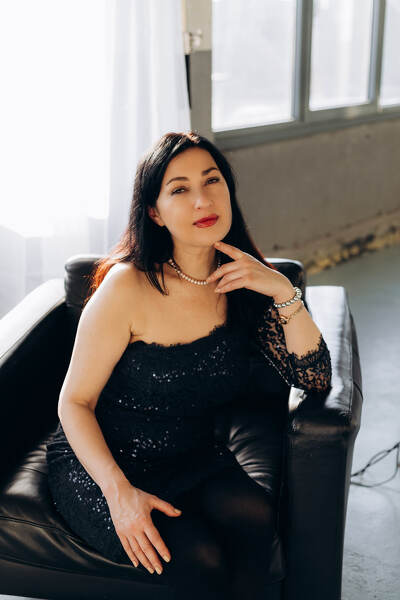 Magnetic Allure: Julia, 52 y.o. from Brussel, Belgium — VeronikaLove