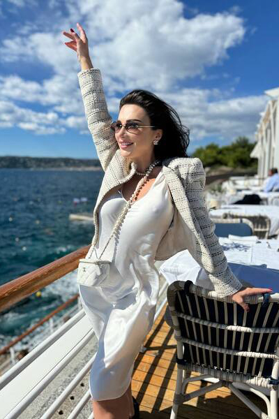 Captivating Tatiana, 39 y.o. from Paris, Monaco with Brown hair — VeronikaLove