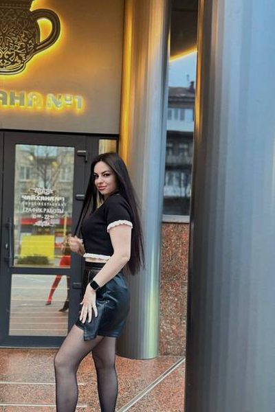 Elegant Yana, 30 y.o. from Kyiv, Ukraine with Brown hair — VeronikaLove