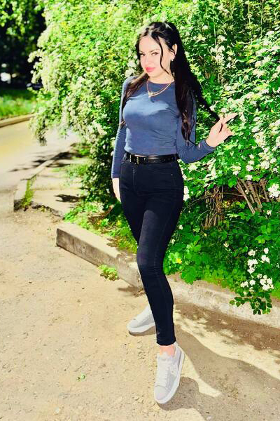 Elegant Yana, 30 y.o. from Kyiv, Ukraine with Brown hair — VeronikaLove
