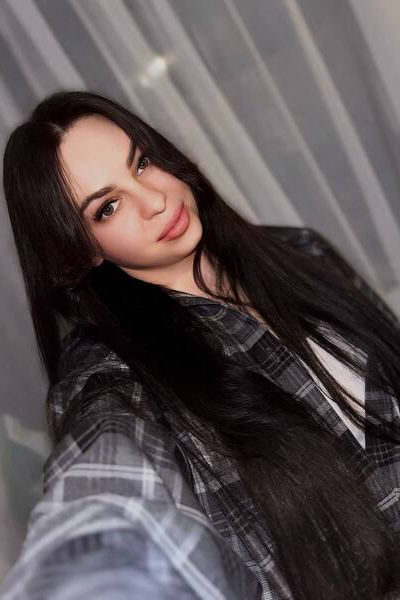 Elegant Yana, 30 y.o. from Kyiv, Ukraine with Brown hair — VeronikaLove