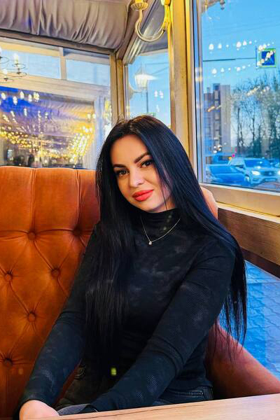 Elegant Yana, 30 y.o. from Kyiv, Ukraine with Brown hair — VeronikaLove
